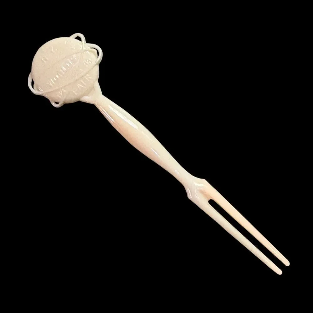 World’s Fair New York 1964-65 Commemorative Globe cocktail forks Vintage. (18)